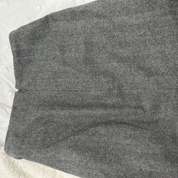 Aritzia skirt - Picture 3 of 3